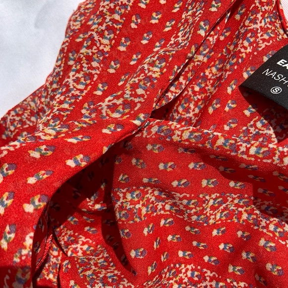 Romantic and flowy red wrap dress - Picture 5 of 6